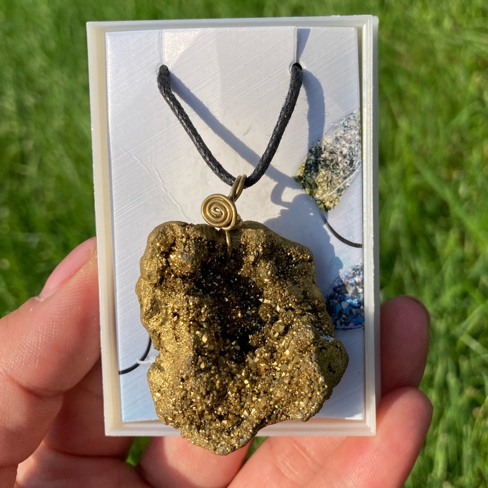 Gold aura geode necklace